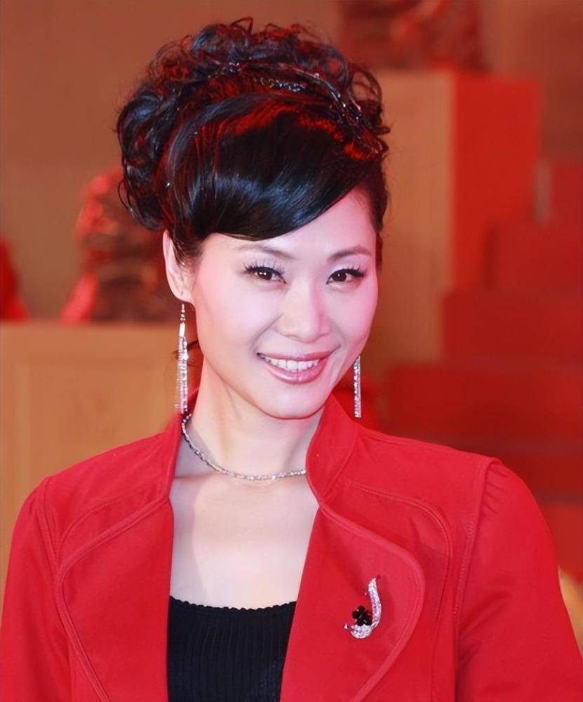 回看于文华的前57年或许离开第一任丈夫李凡才是好的归宿