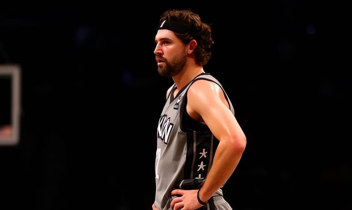 乔-哈里斯因为伤病等原因,在球队的地位更加变得可有可无,现在篮网队