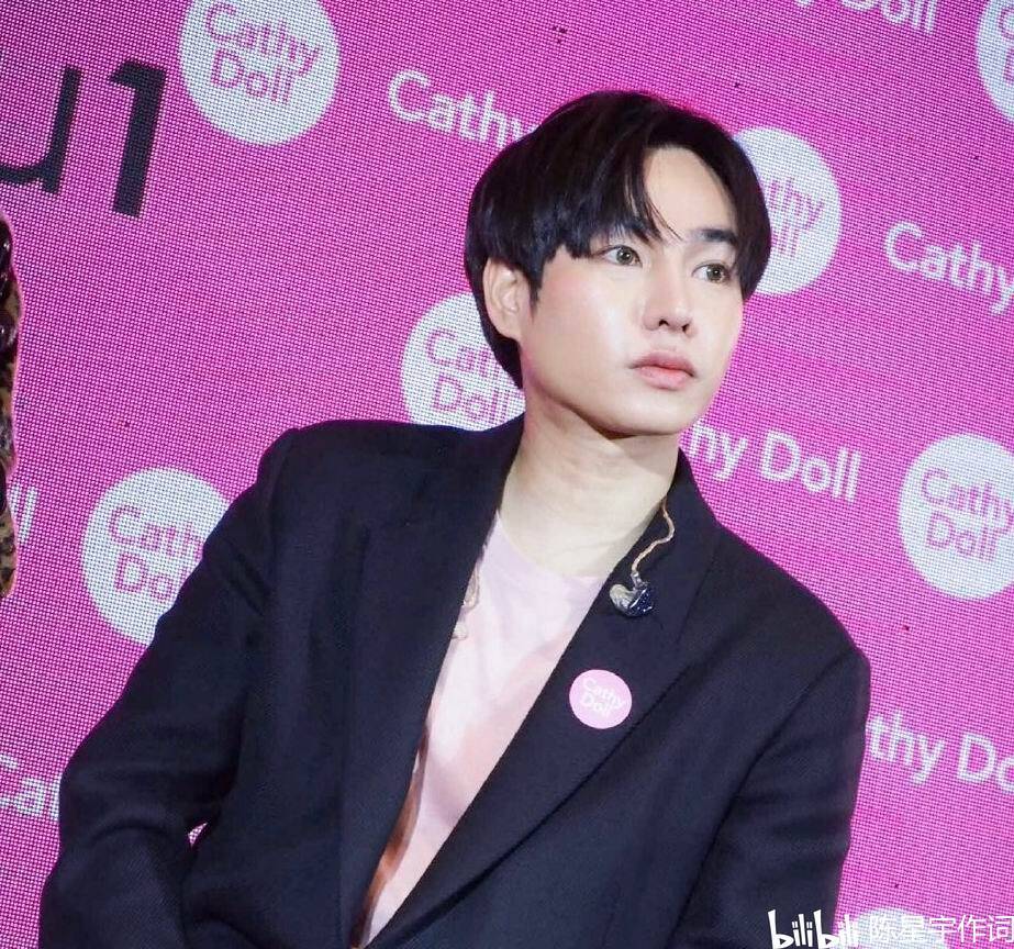 原创泰国主播调侃歌手peck过度整容脸忘关麦泰星peckpalitchoke粉丝