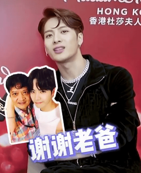 看到王嘉尔"年少不知家中富"的样子,网友再次实锤他是个"铁憨憨",他在