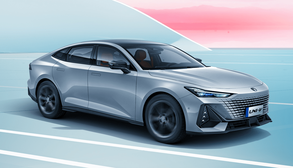 重庆车展长安univ新出20t国产钢炮再入一员售价仅1299万