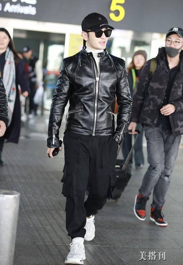 黄晓明穿皮衣搭运动裤巧遮小短腿,42岁依旧年轻态_白色_运动鞋_身材