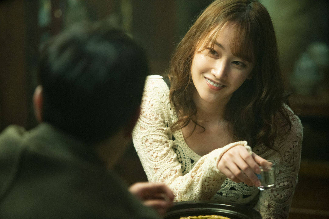 原创曾跟刘亚仁演大尺度激情戏出道三年封后美女全钟瑞真火