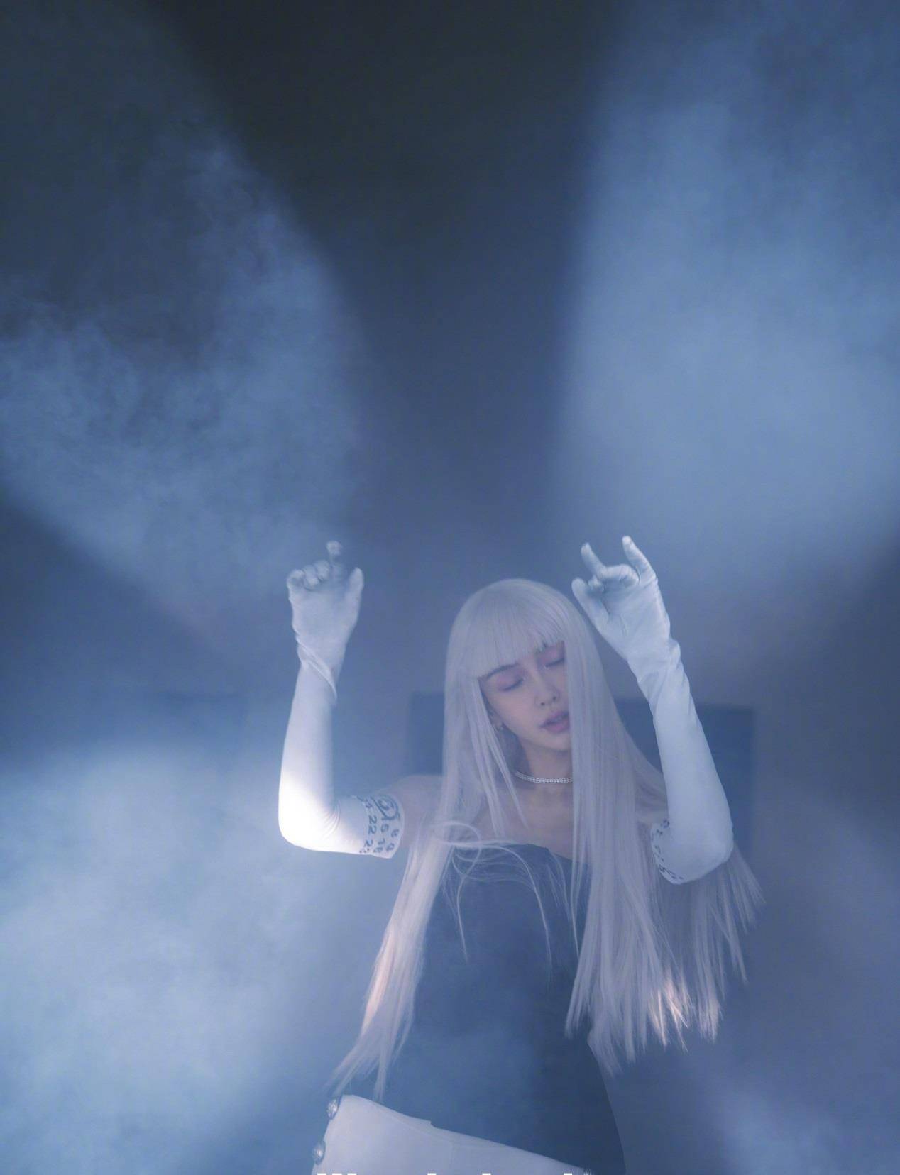 原创angelababy太大胆银发造型变身美少女战士这才是漫撕女神吧