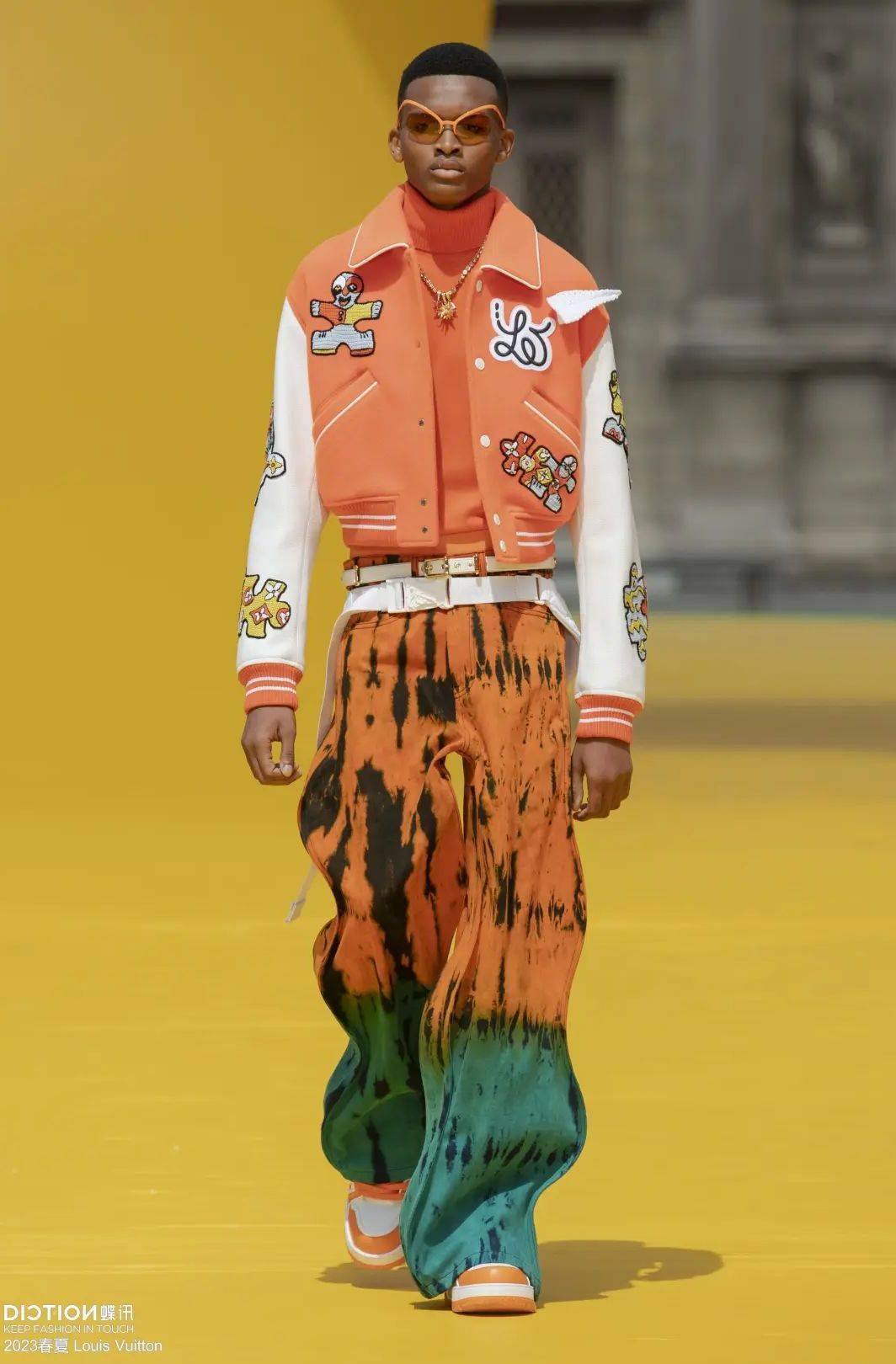 lv春夏23男装秀,打造色彩治愈的时装乐园_路易威登_少年团_时代