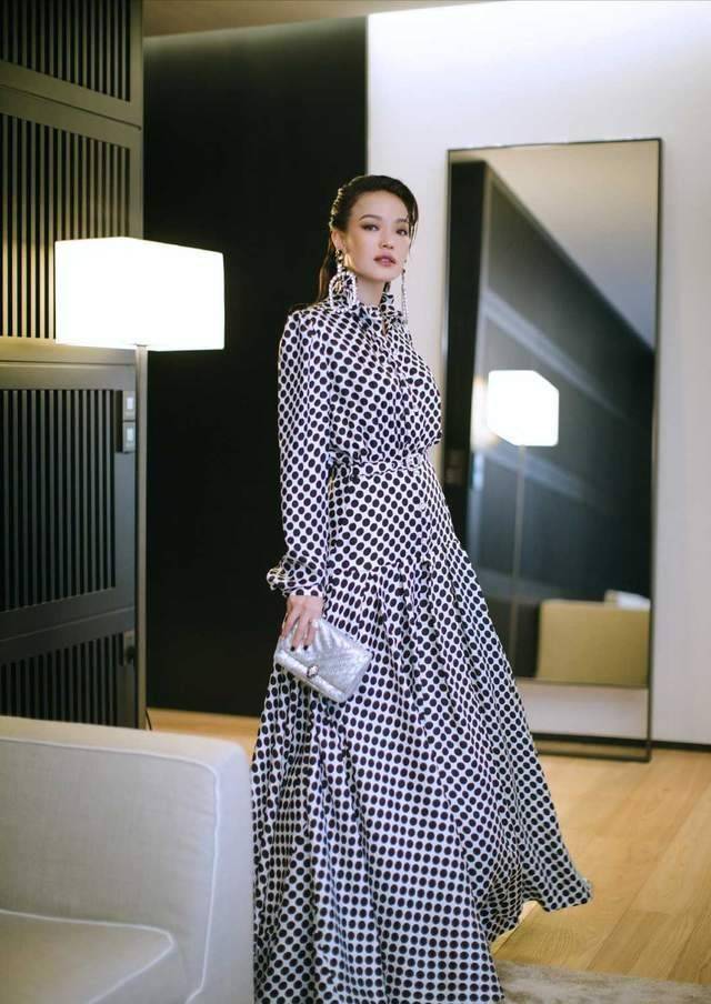 原创又被舒淇美到了将牛仔套裙穿出不同魅力不愧是国际脸女神