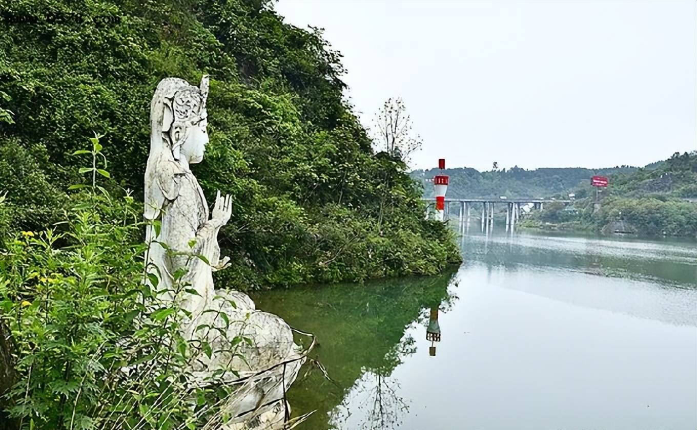 原创合川嘉陵江畔古寺庙废弃多年成残垣断壁水上观音延续昔日辉煌