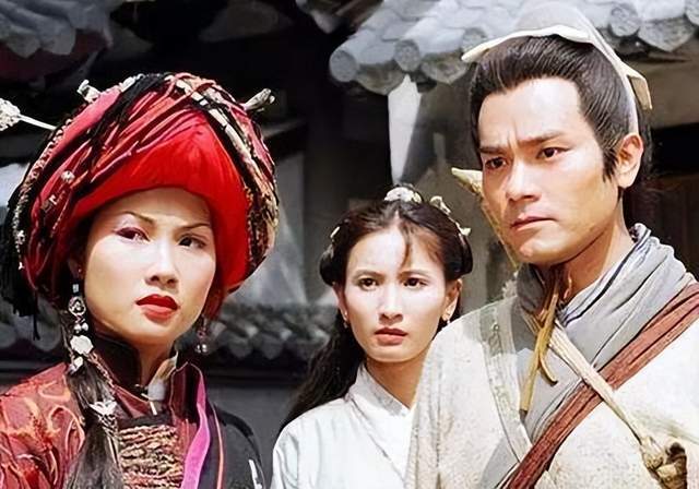 就算是拜师之后,何铁手遇上华山派的冯难敌,冯不摧等人,也是妖里妖气