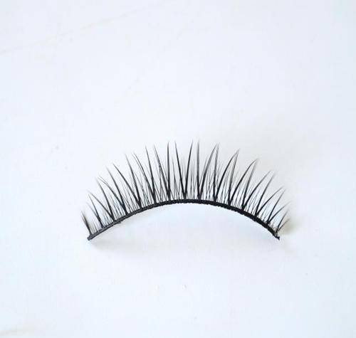 杨幂连普通妆容都美上天,昆凌更添混血感,靠的全是这个美妆单品_睫毛