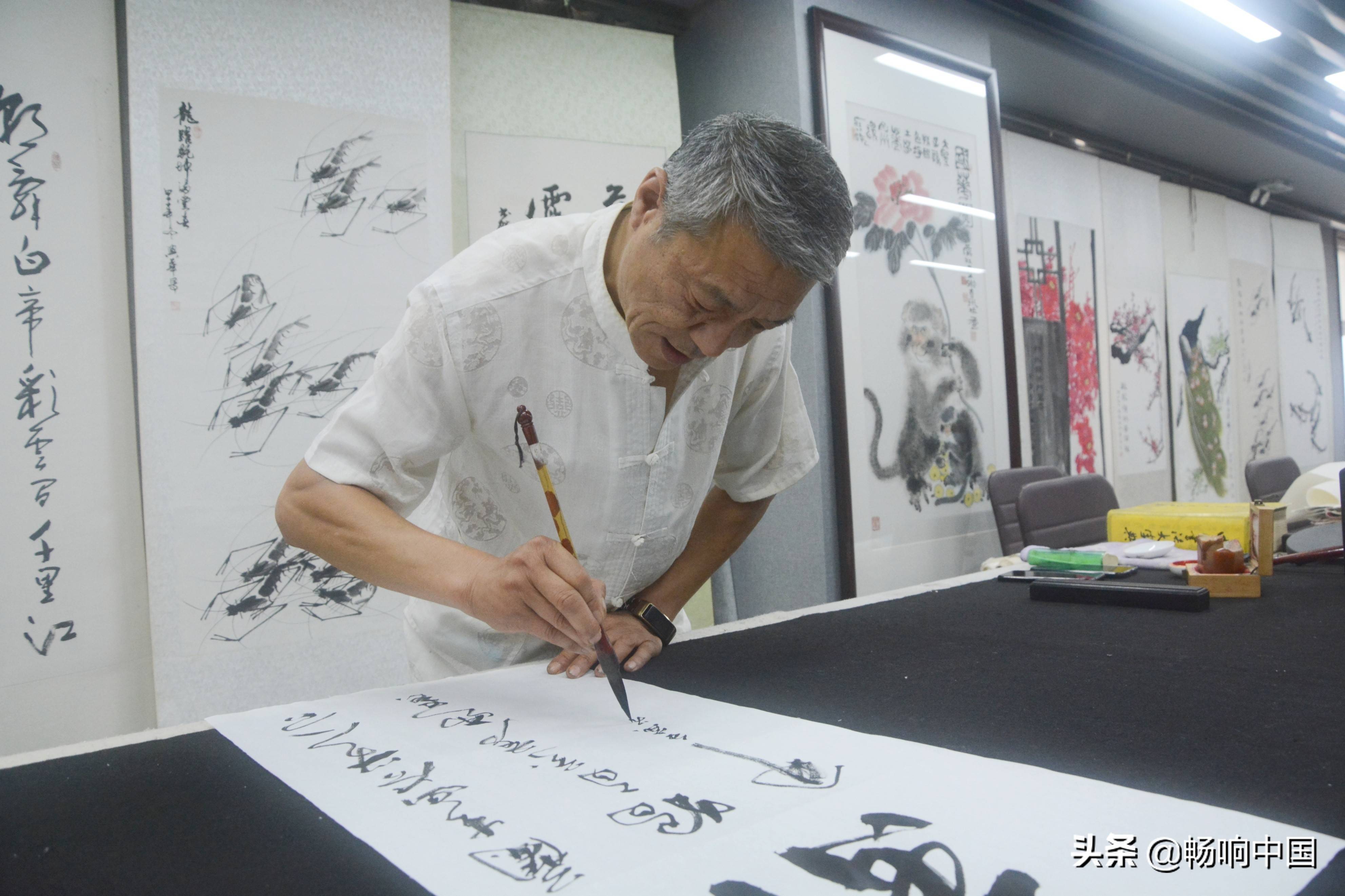 刘中山:泼墨挥毫 尽显榜书风采