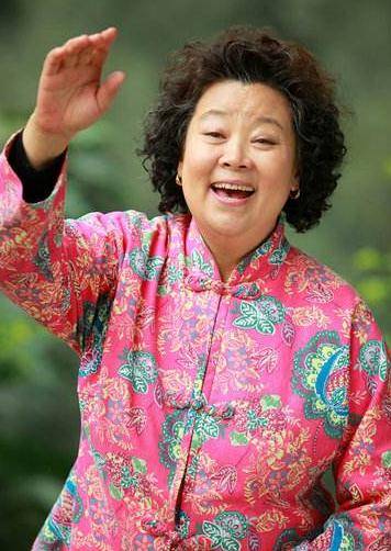原创容嬷嬷方青卓30岁时分手一次意外二婚老公成救命恩人