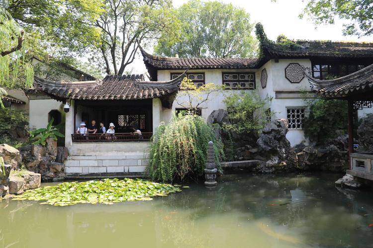 苏州一定要去的5A景区，是中国大型古典私家园林，游客络绎不绝