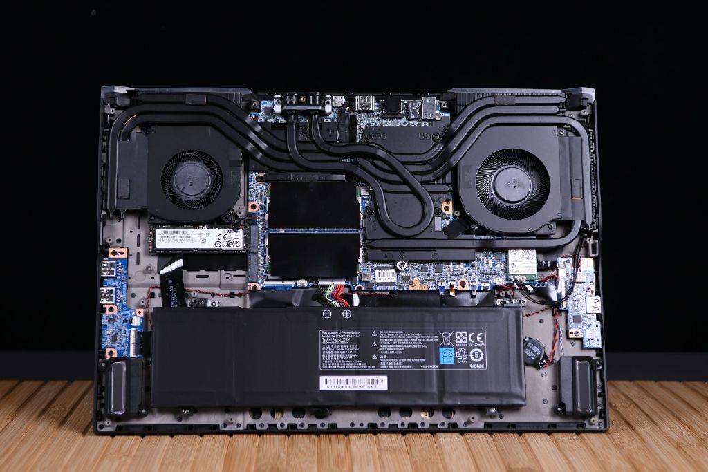 水冷太给力了上手顶级游戏本机械革命旷世x