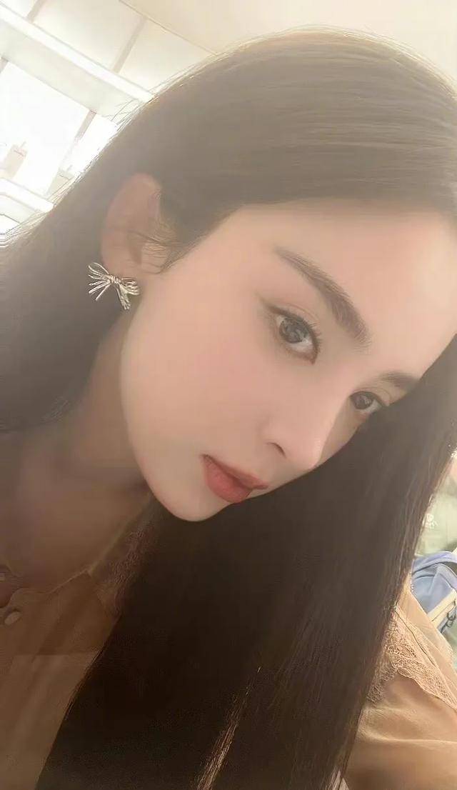 古力娜扎分享最新九宫格自拍古力娜扎的美绝对无人能敌