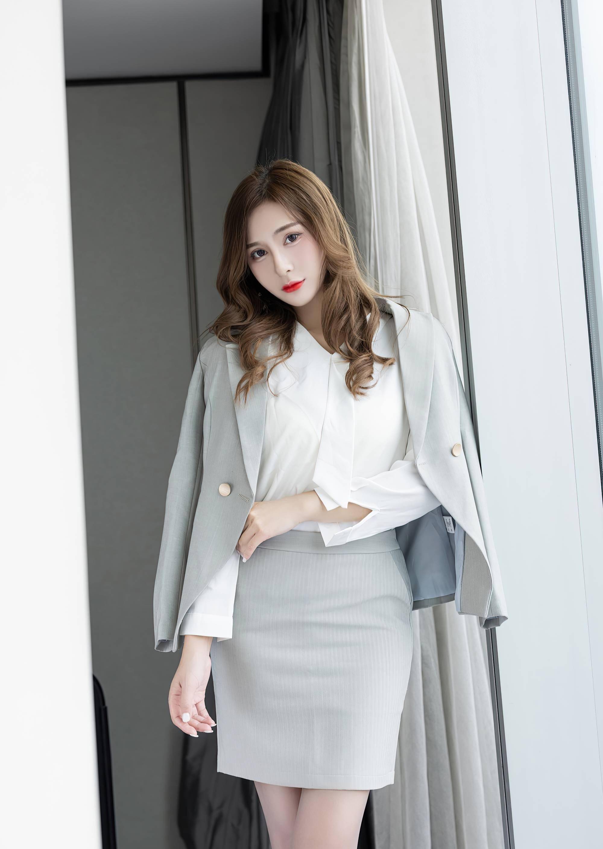 办公室着装解决方案包臀裙的搭配技巧做一个优雅的都市白领