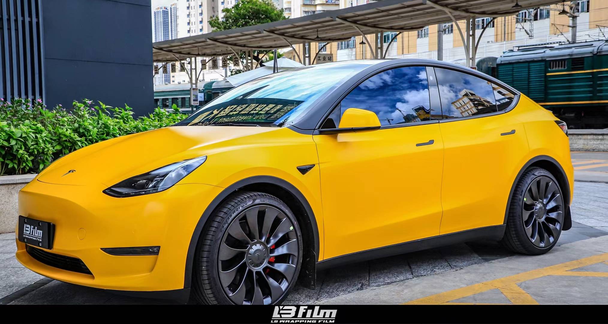 特斯拉modely-lbfilm改色膜电光金属黄,金黄灿烂即视感_搜狐汽车_搜狐