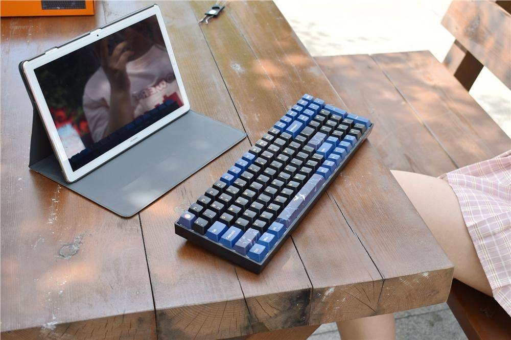 原创             国风设计让人惊喜，新贵GM1000鹤舞月明机械键盘，不只是好看！