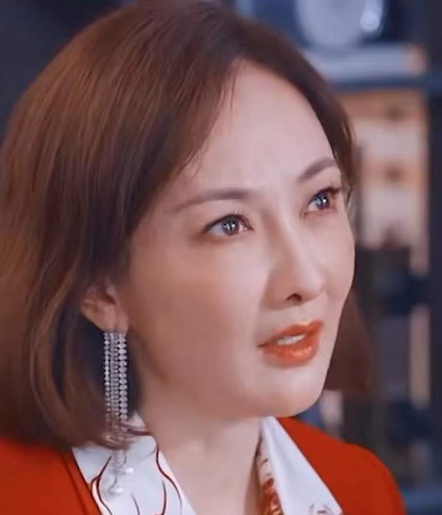 又一位因整容变脸的老戏骨,太僵硬被吓到