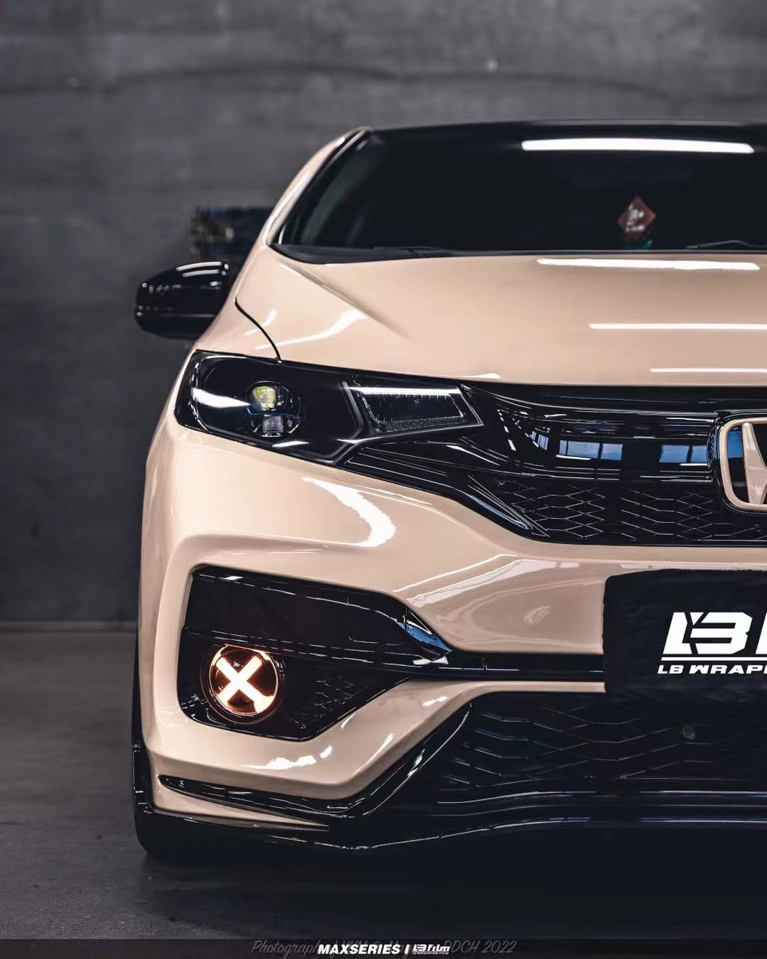 本田飞度lbfilm改色膜超亮风暴黄鲜艳的黄色中透着金色之光