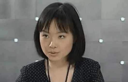 52岁鲁豫近照脸颊凹陷 麻杆腿快成筷子了