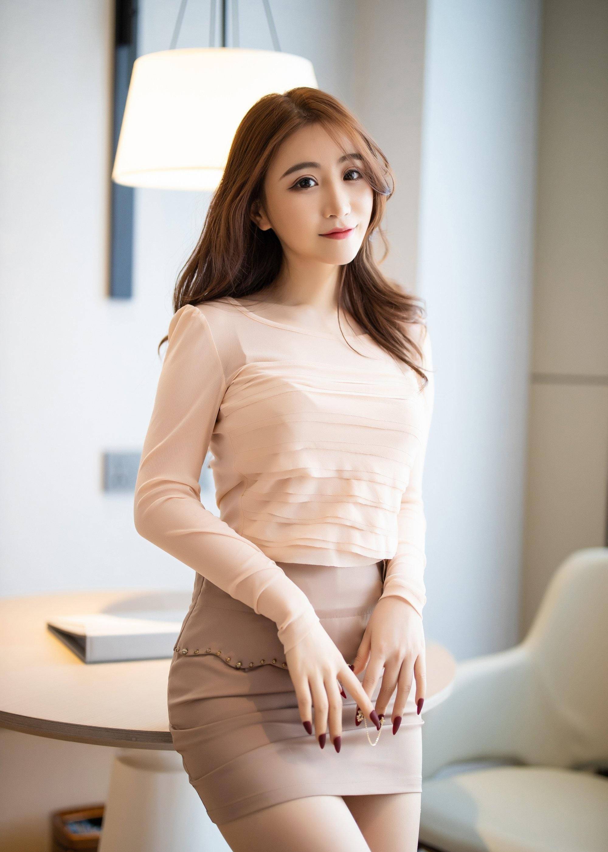 办公室着装解决方案包臀裙的搭配技巧做一个优雅的都市白领