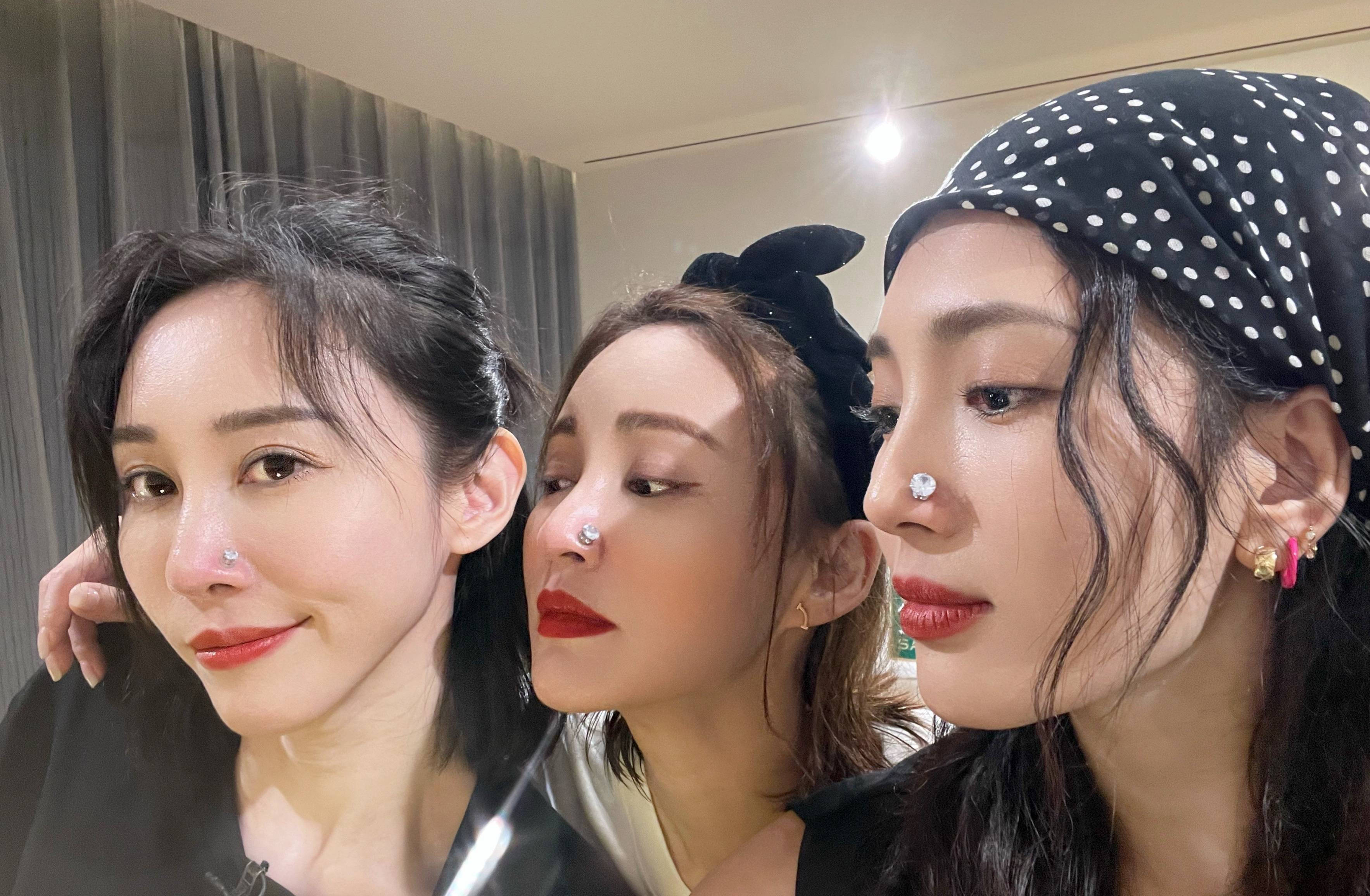 王紫璇晒《浪姐3》后台合影 大秀长腿与姐姐们贴贴-搜狐大视野-搜狐新闻