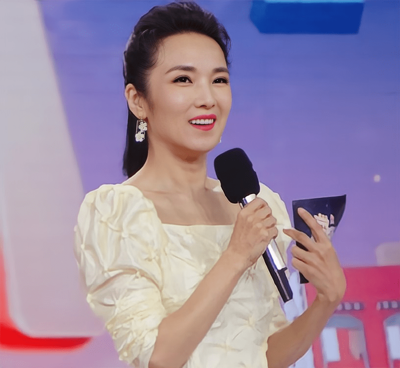 管彤这一生,有得有失,但对比起其他的央视女主持,她还是非常幸运的.