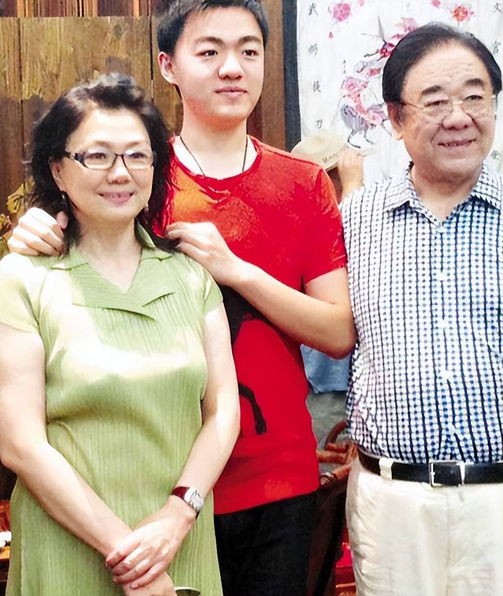 原创李谷一一婚嫁恩师二婚嫁粉丝对女儿有亏欠人生难两全