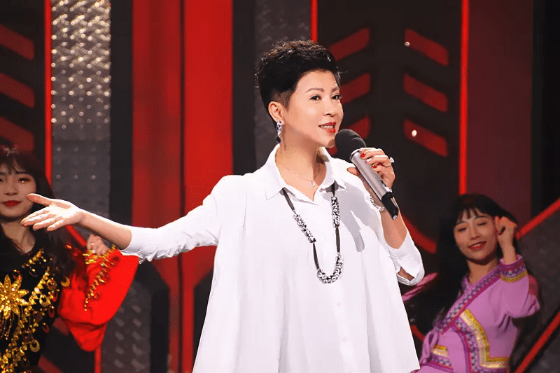 众星现身张兰豪宅为杭天琪接风!近照仍显冻龄