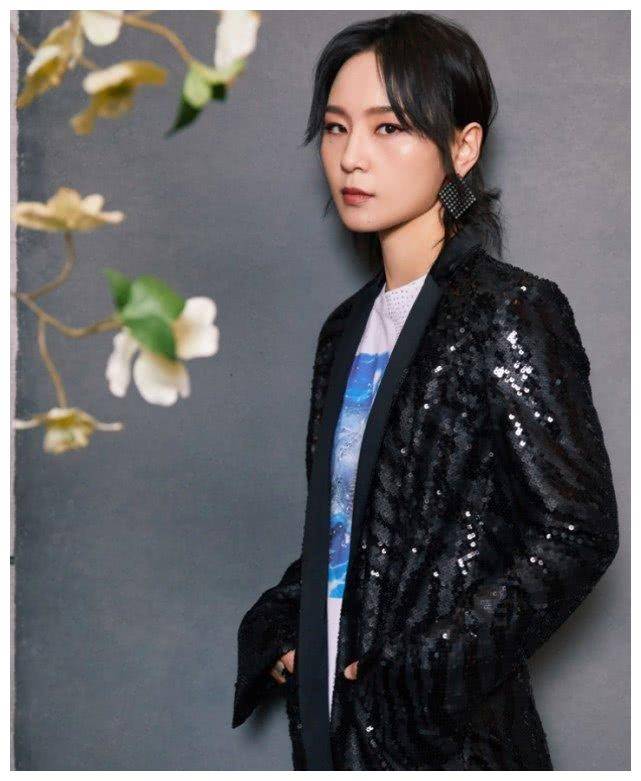 原创周笔畅一瘦就飘硬要挑战80斤不敢穿的脚趾靴服了