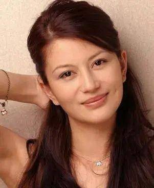 卡迪琳娜,1980年7月出生于新疆库尔勒,维吾尔族人,毕业于中央戏剧学院