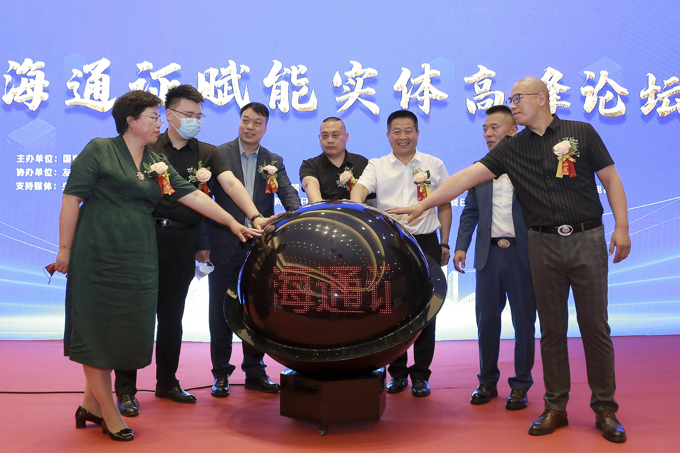 国家文化和旅游部影视文化交流中心李金龙主任做了文旅产业与通证经济