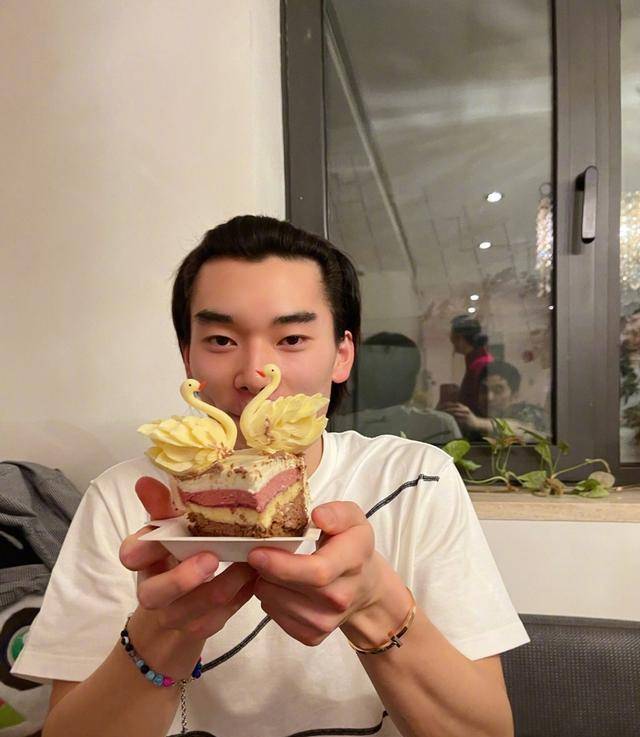 身材高瘦颇有超模范,完美继承爸爸好基因_林子濠_林子轩_大衣