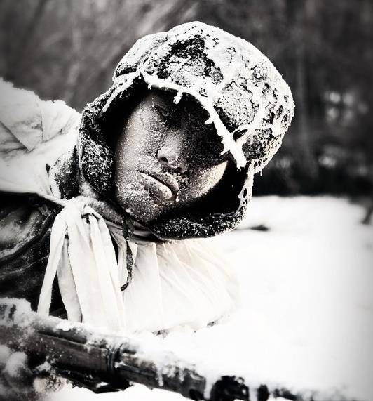 129名战士被冻成冰雕,死时依然保持战斗姿势,枪杆朝着敌人方向_美军