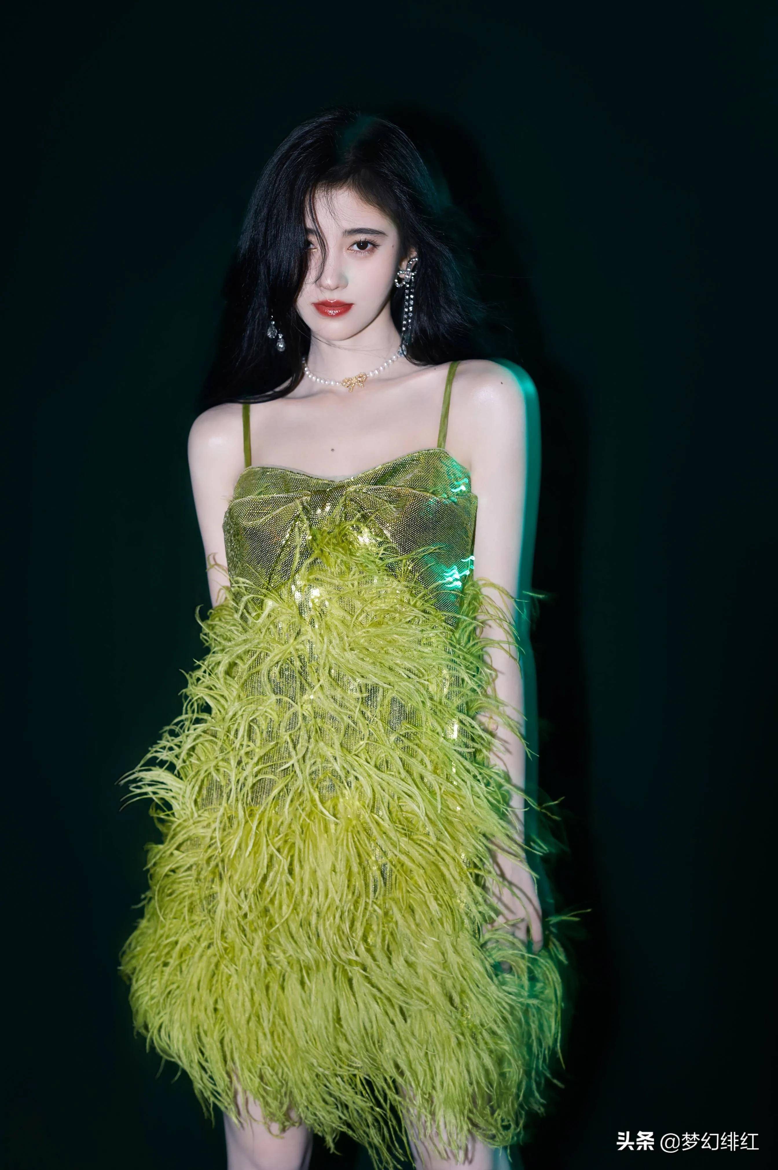 美人鞠婧祎的时尚写真!哪套造型撩拨了你的心?