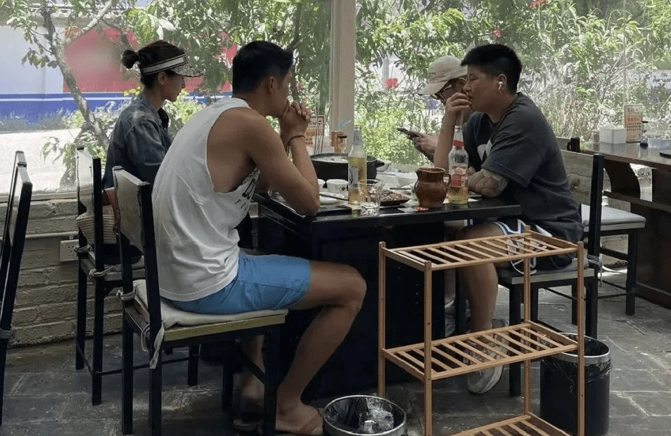 吴永恩王子文游丽江多次被偶遇,两人颜值获赞