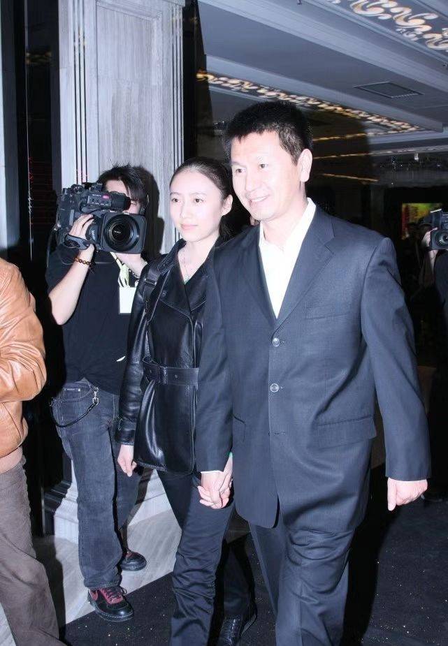 吴若甫夫妇罕见合体!