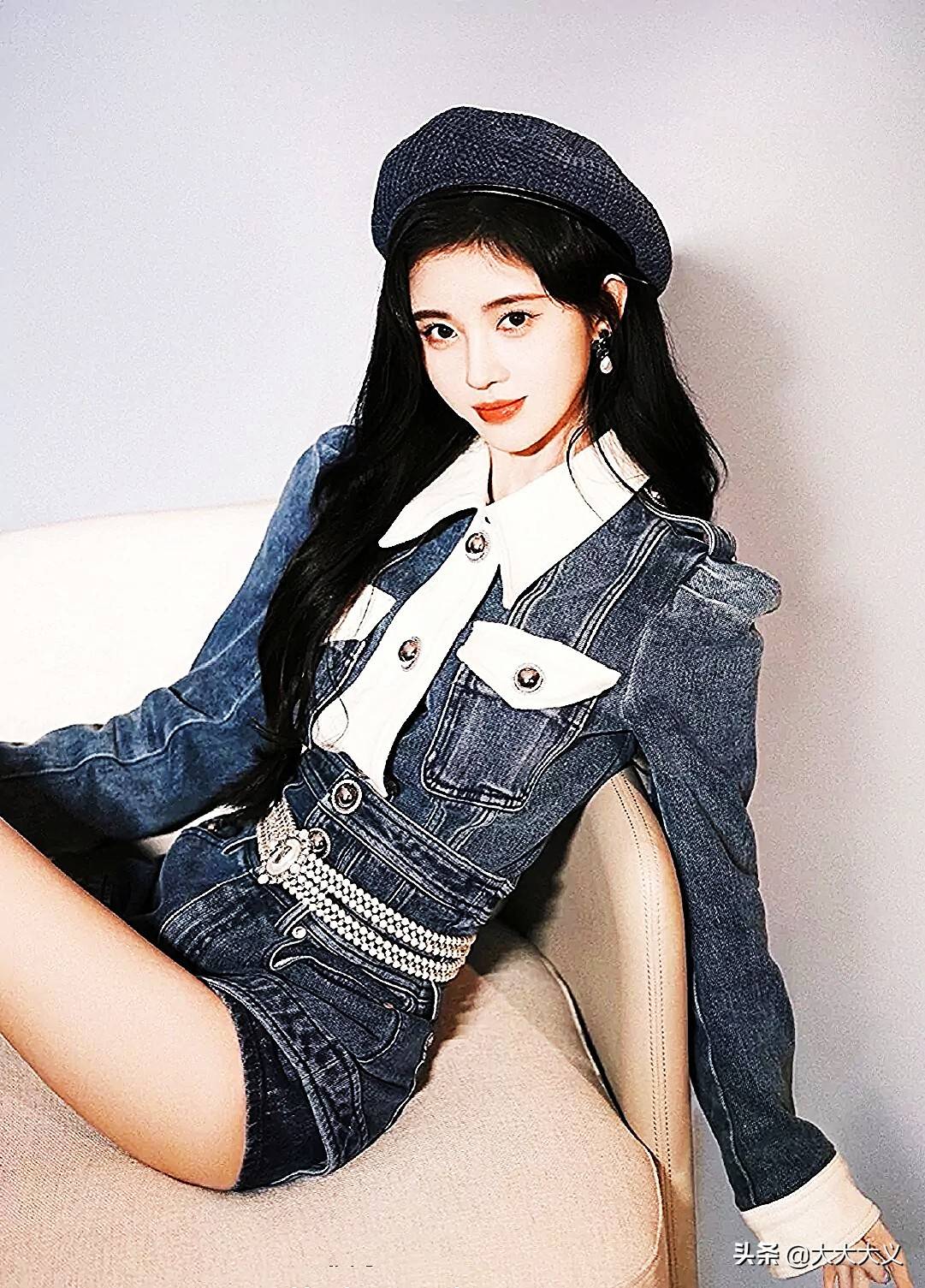 原创鞠婧祎的紧身牛仔裤没错这就是美少女的感觉代表月亮消灭你