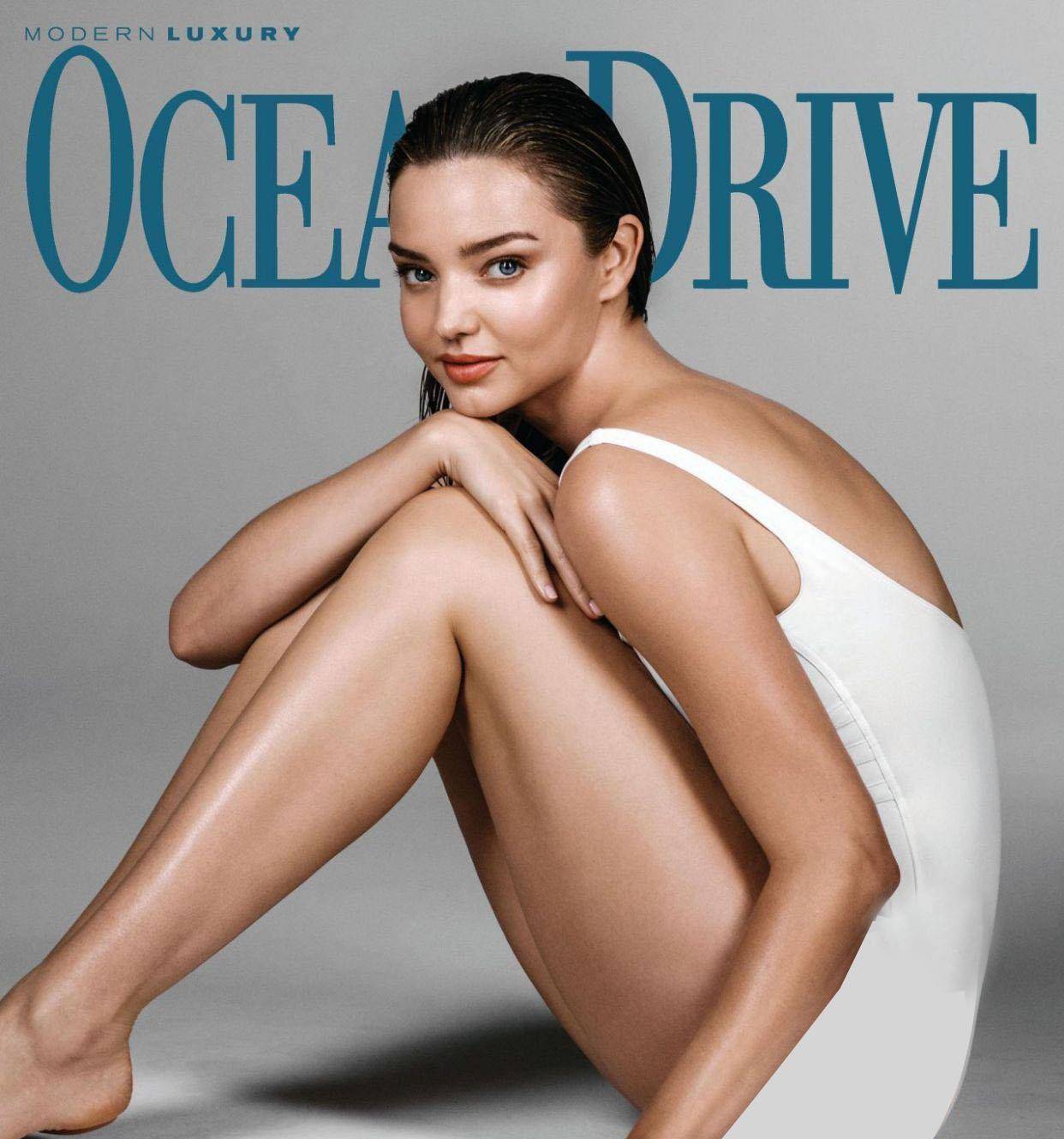 原创米兰达可儿单腿站立练瑜伽长腿时尚身材完美得像艺术品