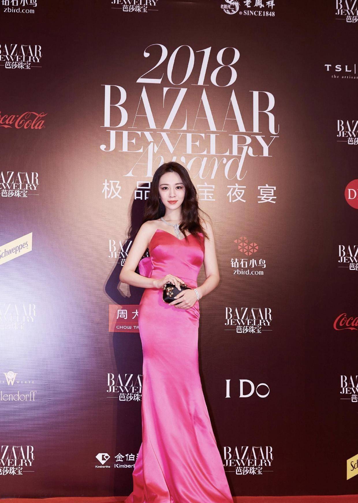 原创王晓晨的好身材藏不住穿蕾丝薄纱连衣裙真有千金小姐范