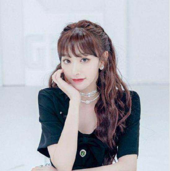 她曾让谢霆锋大发火,官司不停还绯闻多,现今竟拿下《青你2》首a