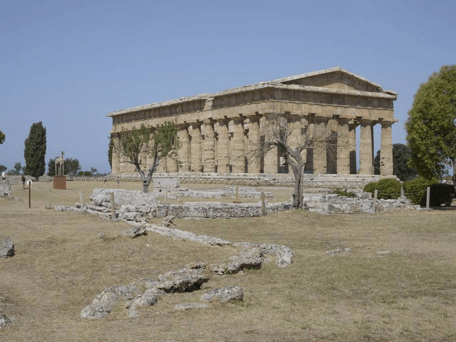 意大利帕埃斯图姆 现存三座多立克风格的希腊神庙