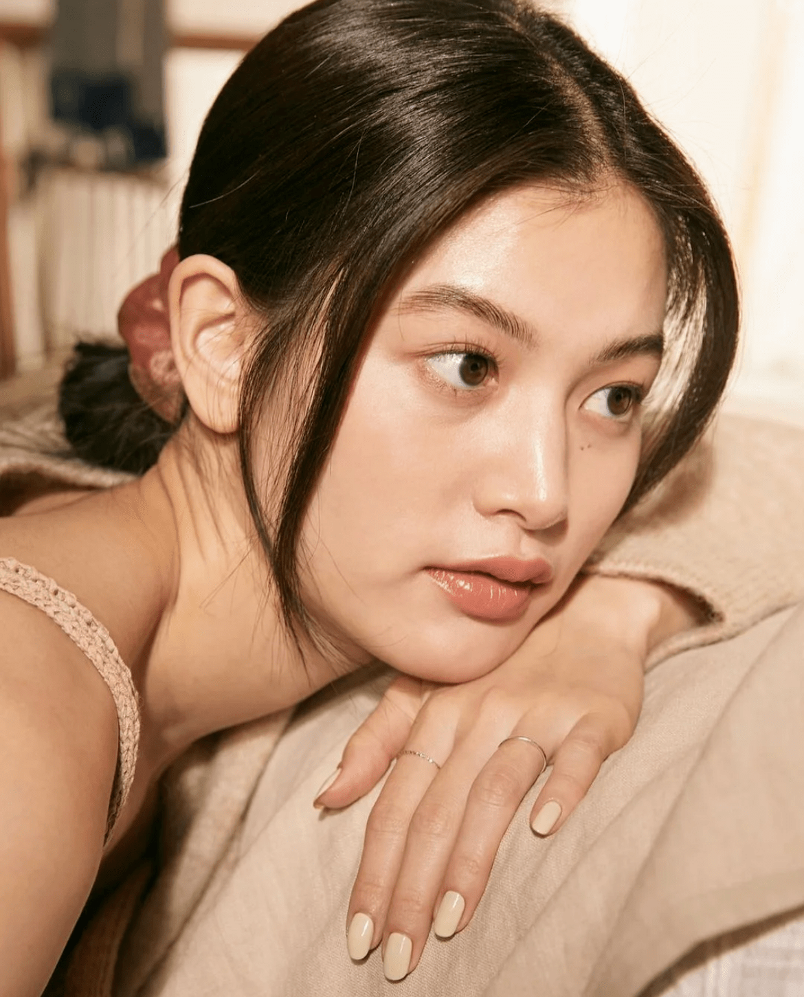 究竟什么样的女人,才能称得上"氛围美人"?_气质_美女_右图