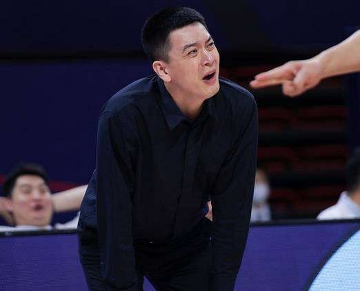 原创巩晓彬的羡慕和疑惑李春江助手解答了杨鸣的确有两把刷子