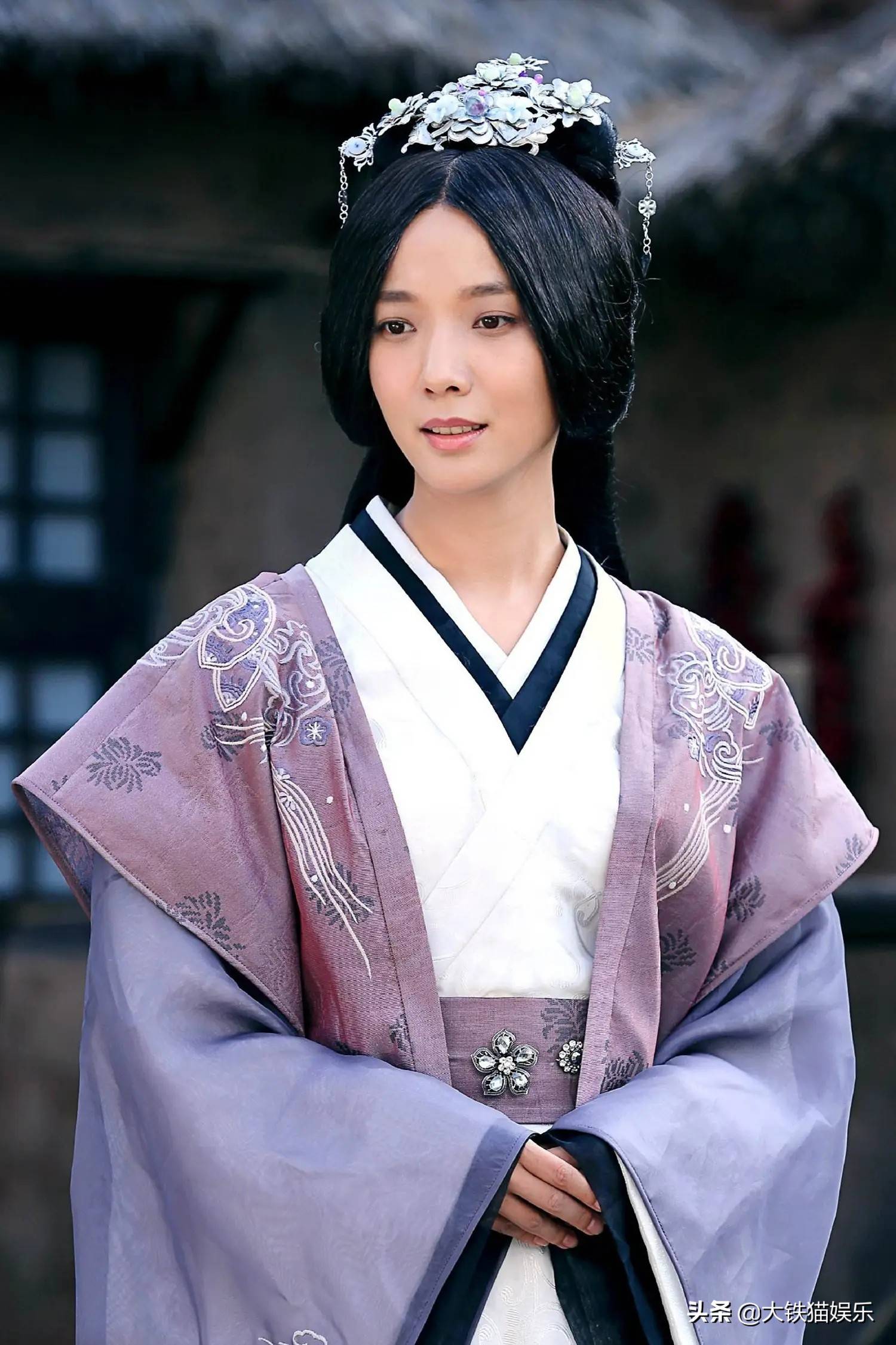 别甩锅了,这些女星个个端庄大气,能轻松驾驭_造型_发型_汉朝