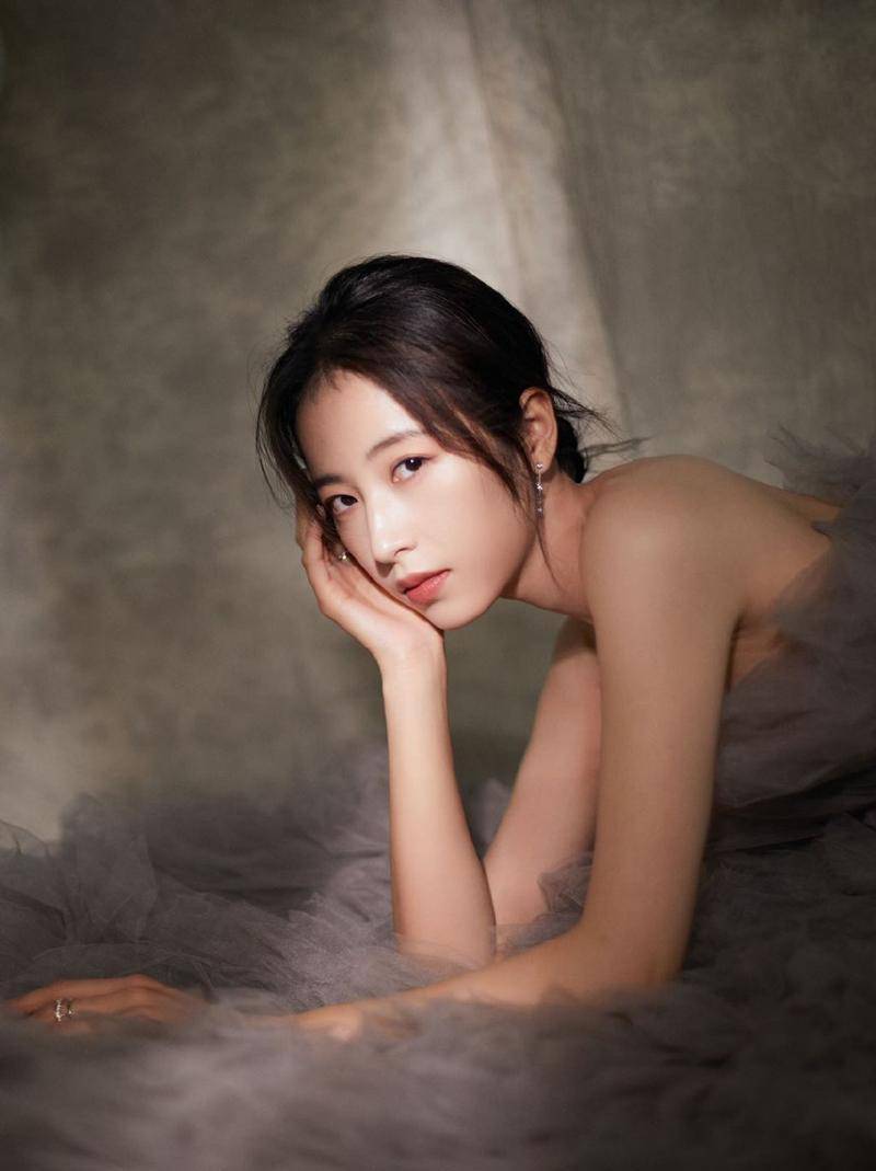 原创27岁周雨彤清纯靓丽身材有型可远观而不可亵玩焉