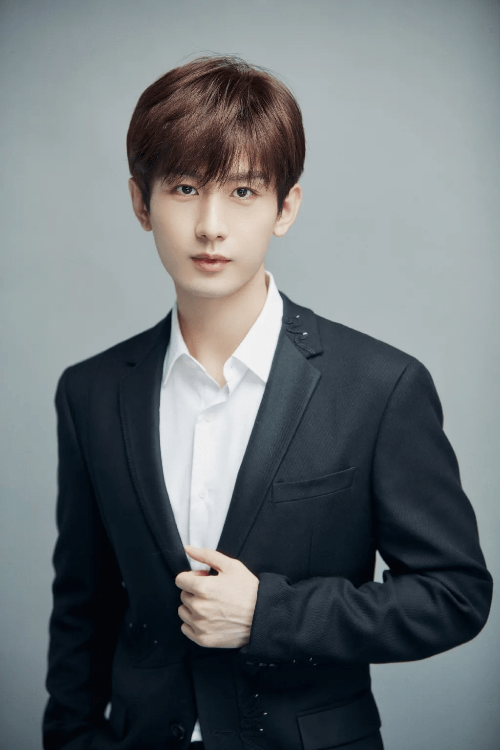 原创每日八卦陈晓帮爱妻铺路赵露思抢戏抬咖成毅让利讨好高层