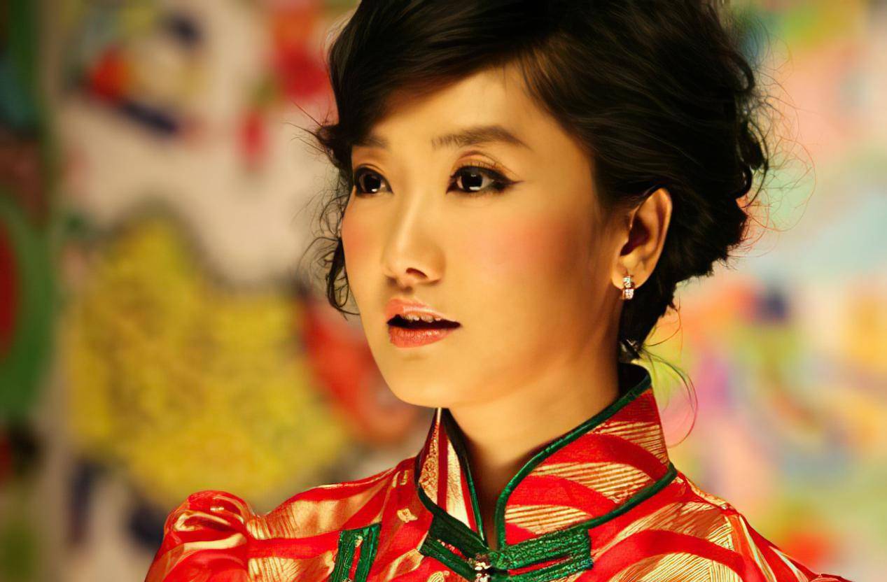 凤凰传奇的玲花公开承认与"他"的关系,曝光后,简直不可思议!