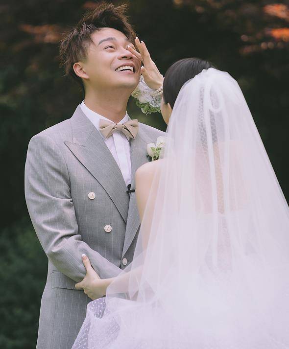 沈涛大婚妻子自信出镜,比费67费颜值还高_时候_图片_费费