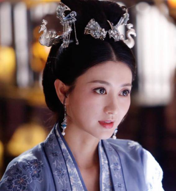 "素颜肤色蜡黄,法令纹泪沟深重,网友:岁月不饶人_视频_儿子_影视剧